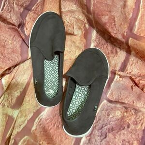 Sanuk 8-men’s/9.5-women’s loafers